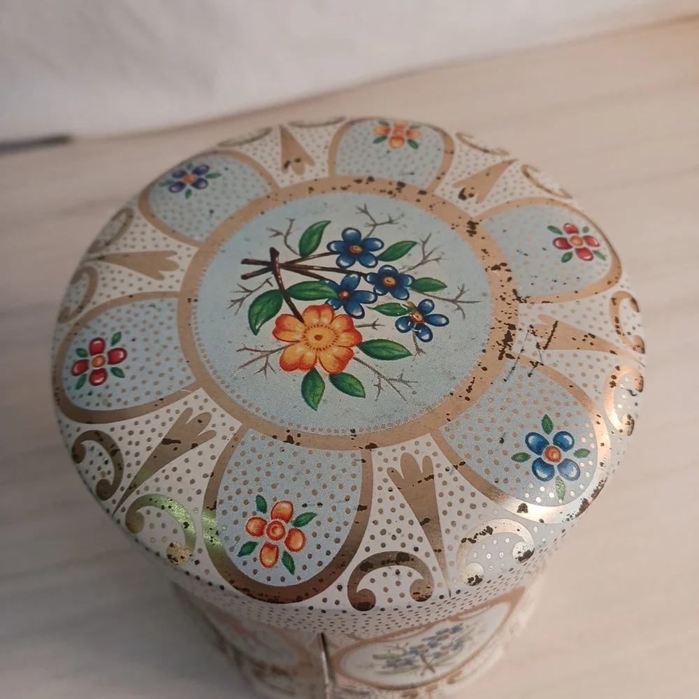 Vintage Tin Box Company Daher Floral Round 5 Inch
